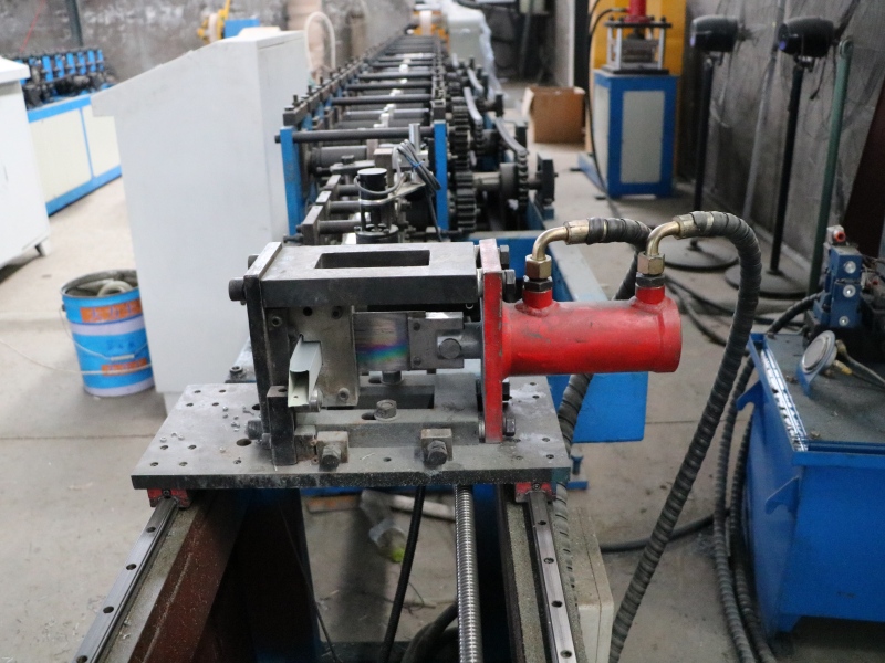 大型門軌道成型設備